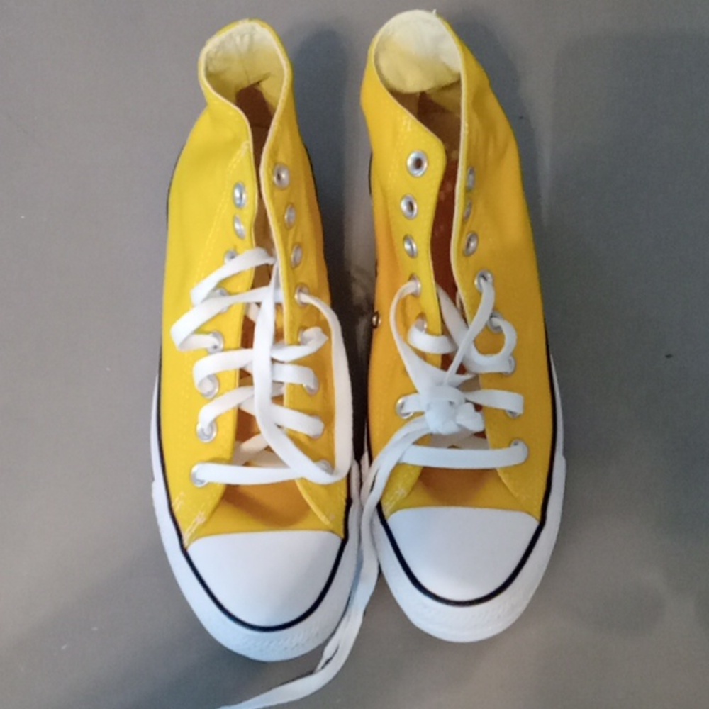 Chucks! Converse Allstars Women's Size 9, Men’s size 7 Kamala kicks